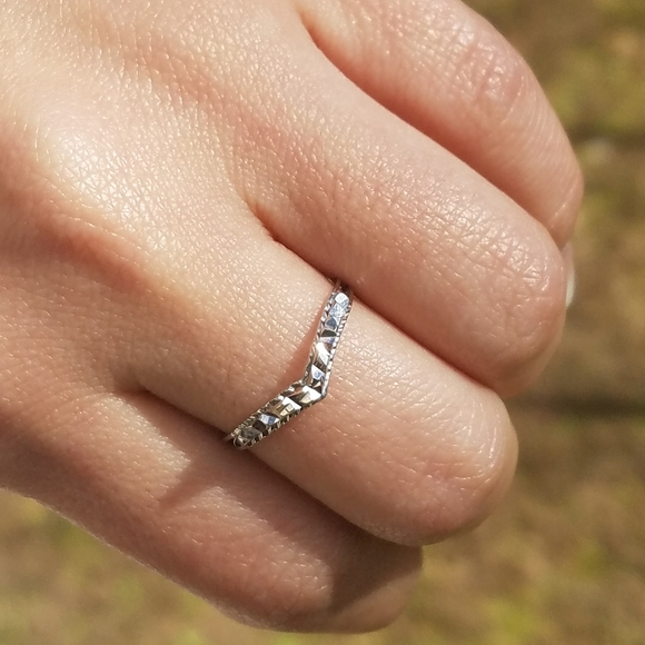 Jewelry - 14k Solid White Gold V Style Band Stackable Ring